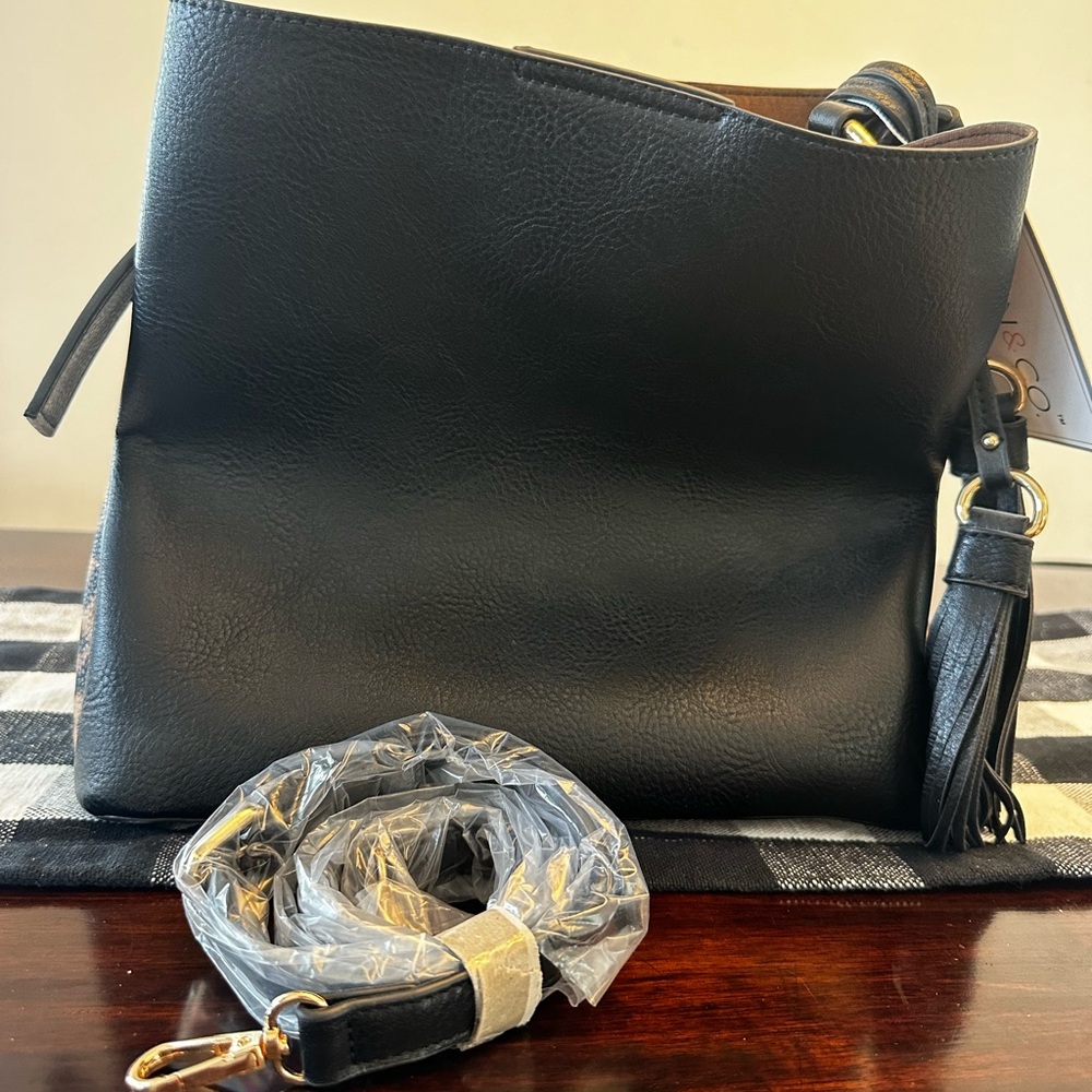 Black shoulder or crossbody purse